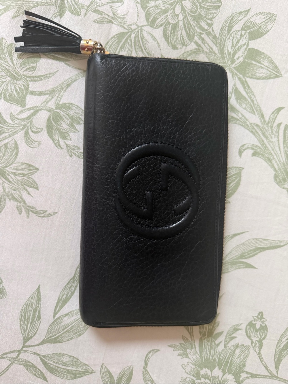 Authentic Gucci Black Soho Leather Zip Wallet with Tassel and COA